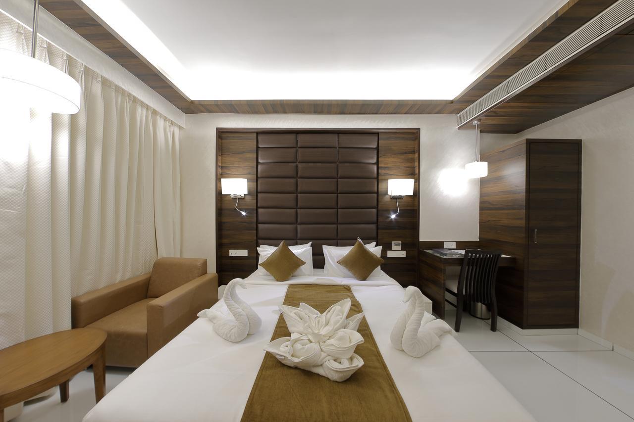 Hotel Silver Heights Ahmadábád Exteriér fotografie