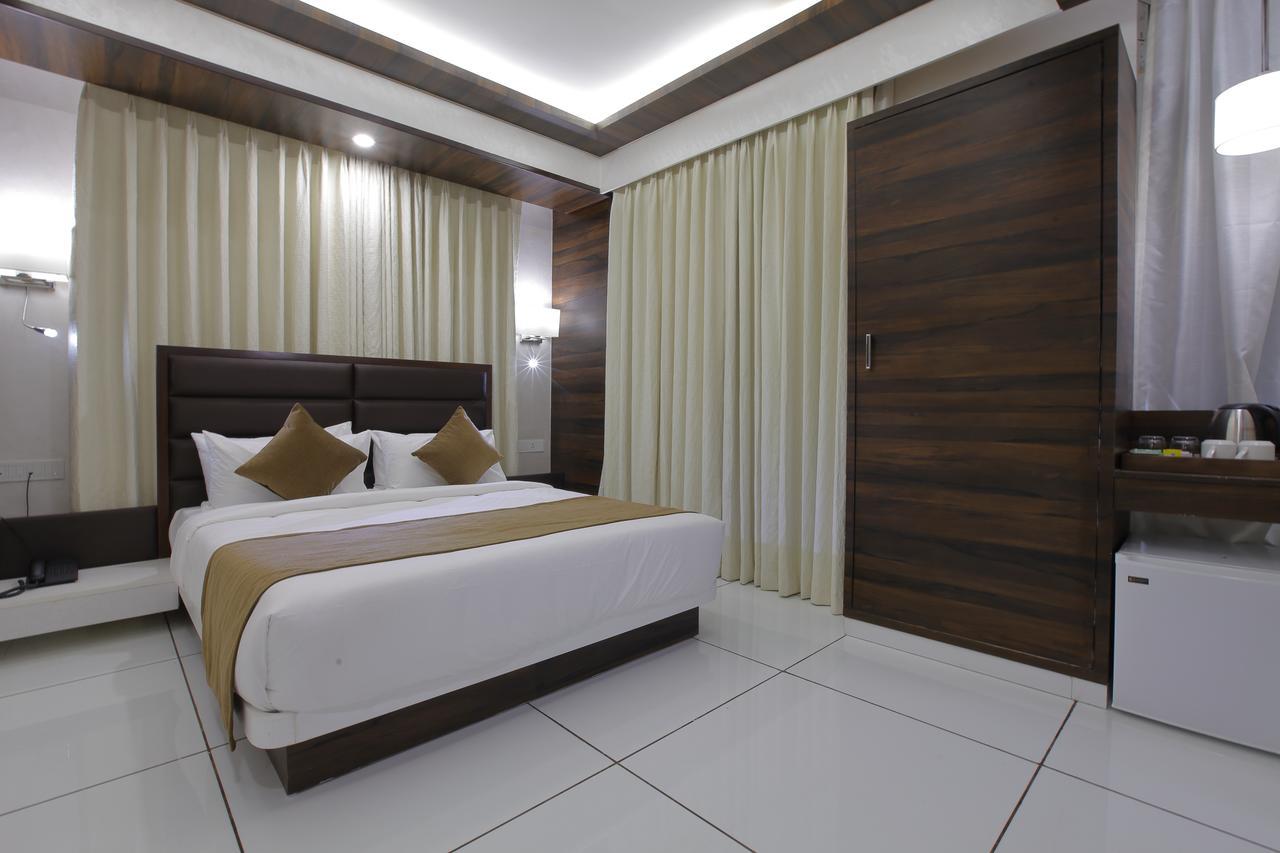 Hotel Silver Heights Ahmadábád Exteriér fotografie